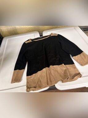 Cable & Gauge Black and Tan Long Sleeve Top
